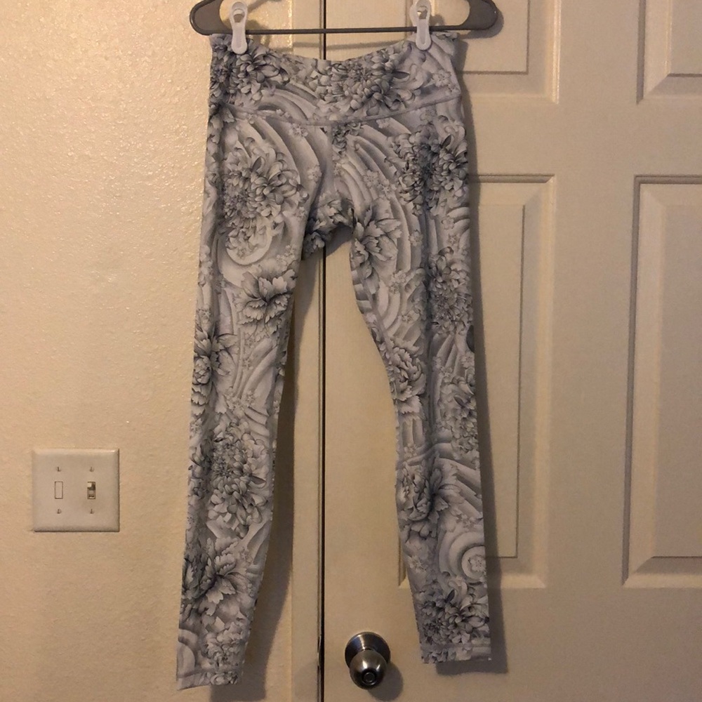 Lululemon wunder under leggings!